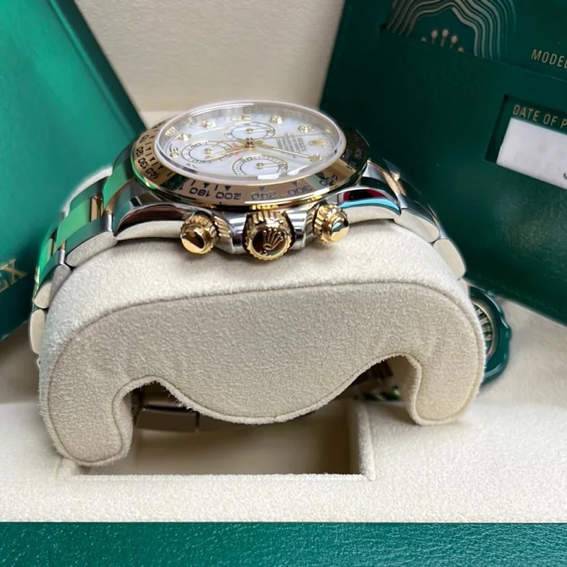 White dial - Gold strap -40MM