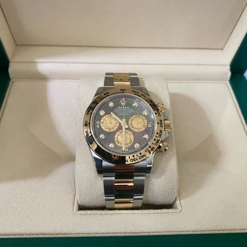 Black dial - Gold strap - 40MM