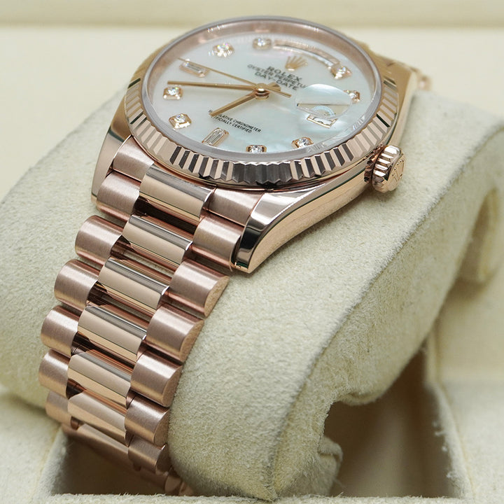 White dial - Gold strap - 36mm