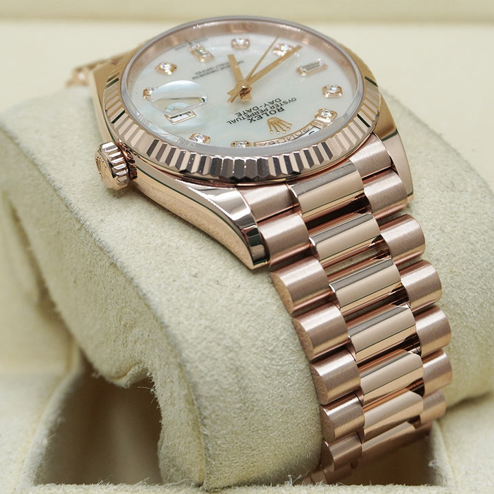 White dial - Gold strap - 36mm