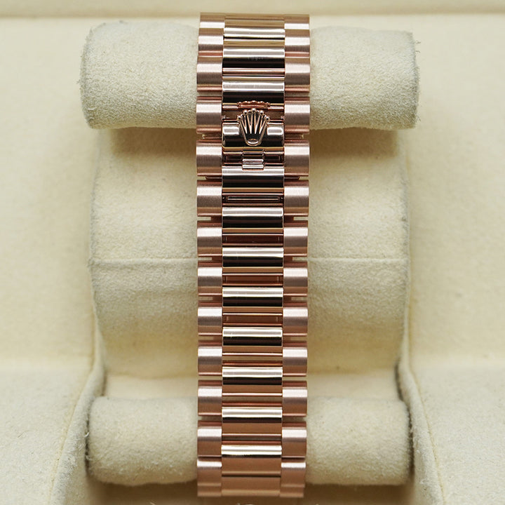 White dial - Gold strap - 36mm