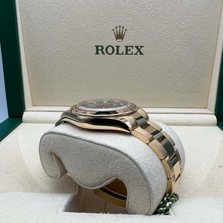 Black dial - Gold strap -40MM