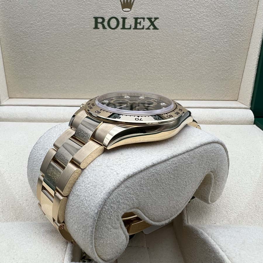 Black dial - Gold strap -40MM