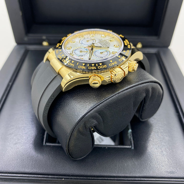White dial - Black strap - 40MM