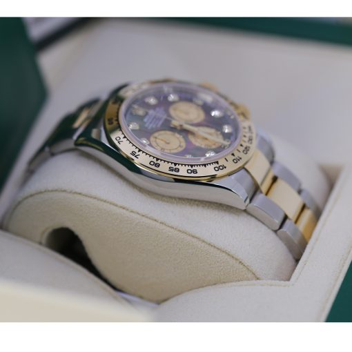 Black dial - Gold strap - 40MM