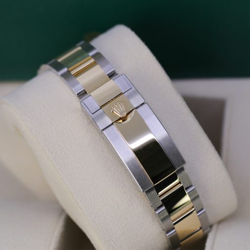 Black dial - Gold strap - 40MM