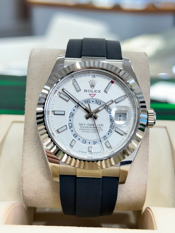 White Dial Watch - Black-42MM