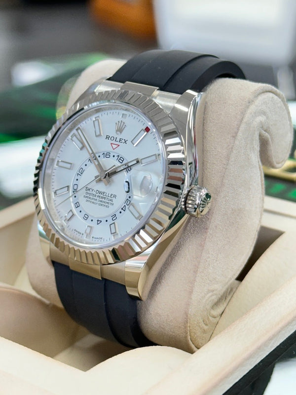 White Dial Watch - Black-42MM