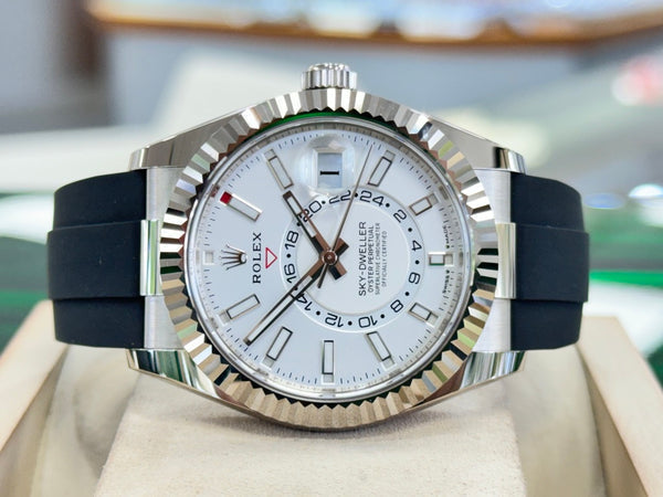 White Dial Watch - Black-42MM