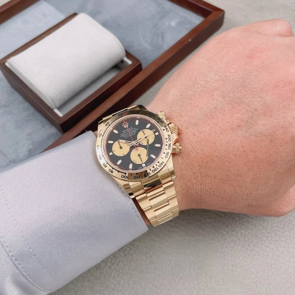 Black/Champagne dial - Gold strap -40MM