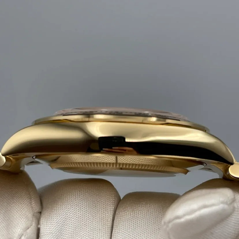Black dial - Gold strap -40MM