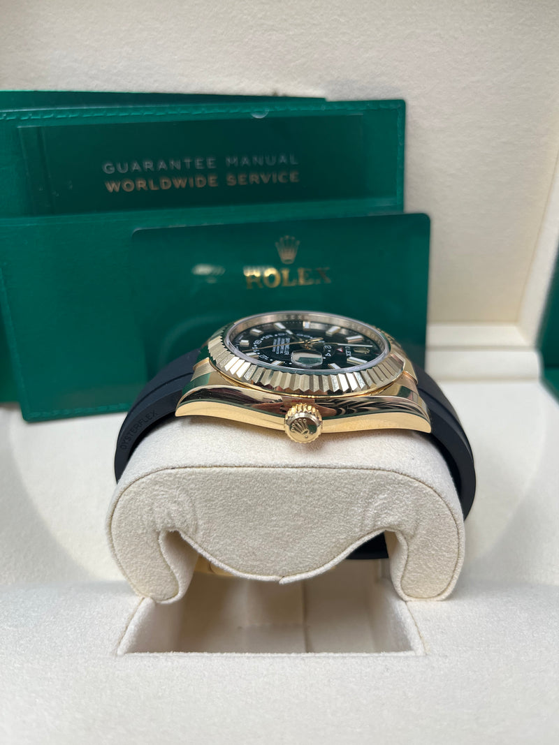 Black Dial Watch - Black-42MM