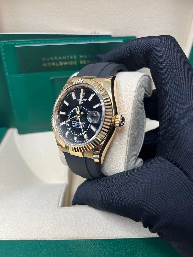Black Dial Watch - Black-42MM