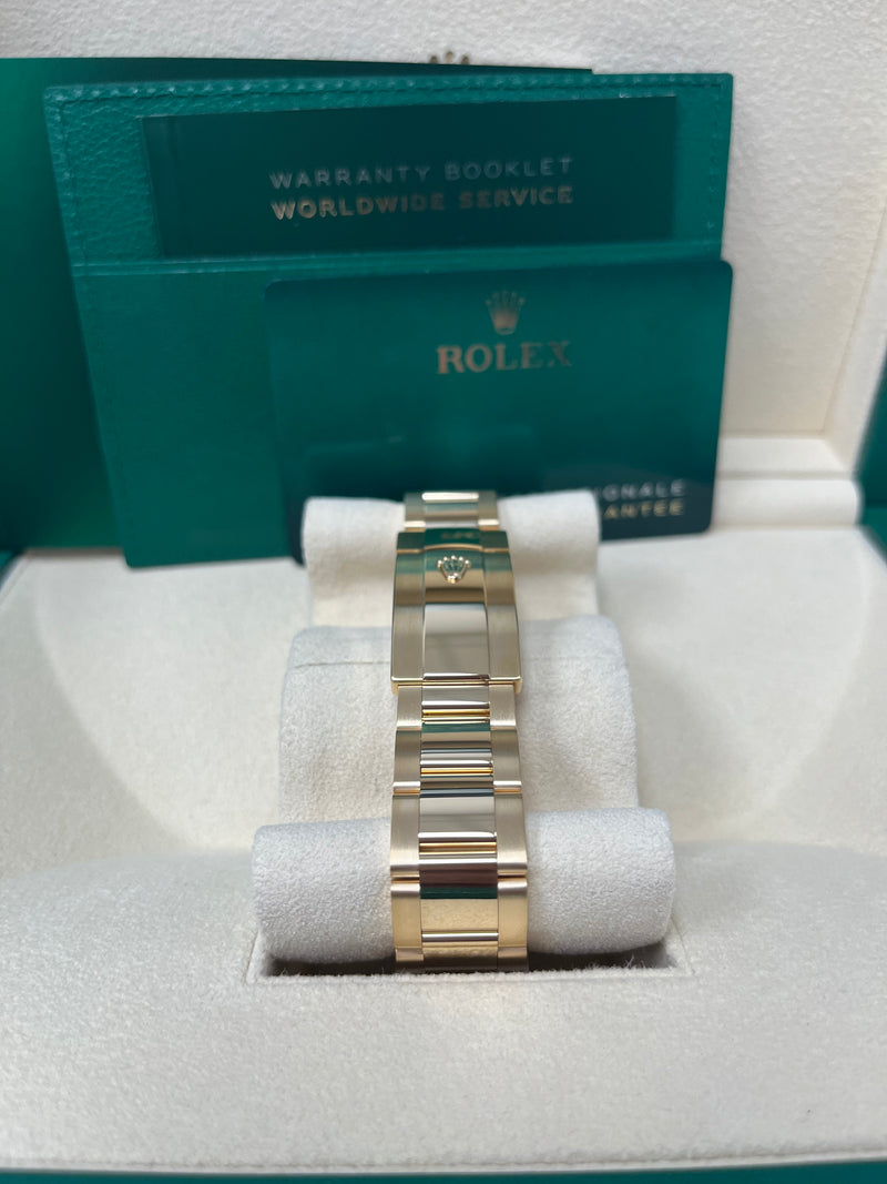 Black Dial Watch - Gold-42MM