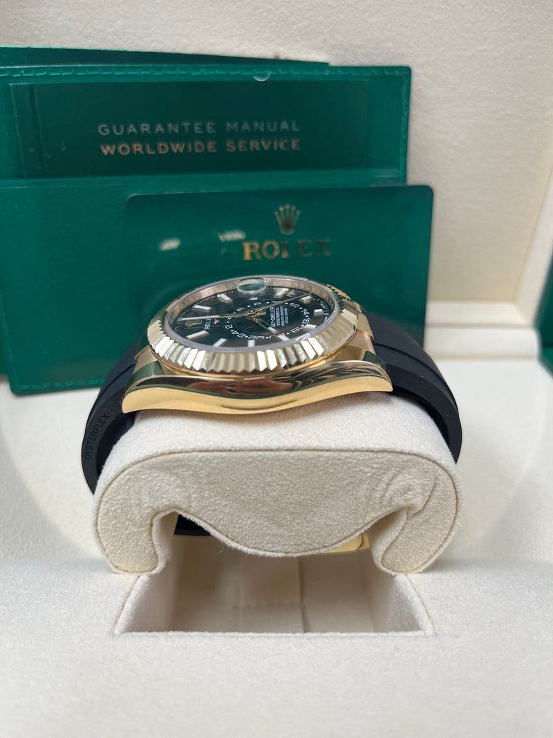 Black Dial Watch - Black-42MM