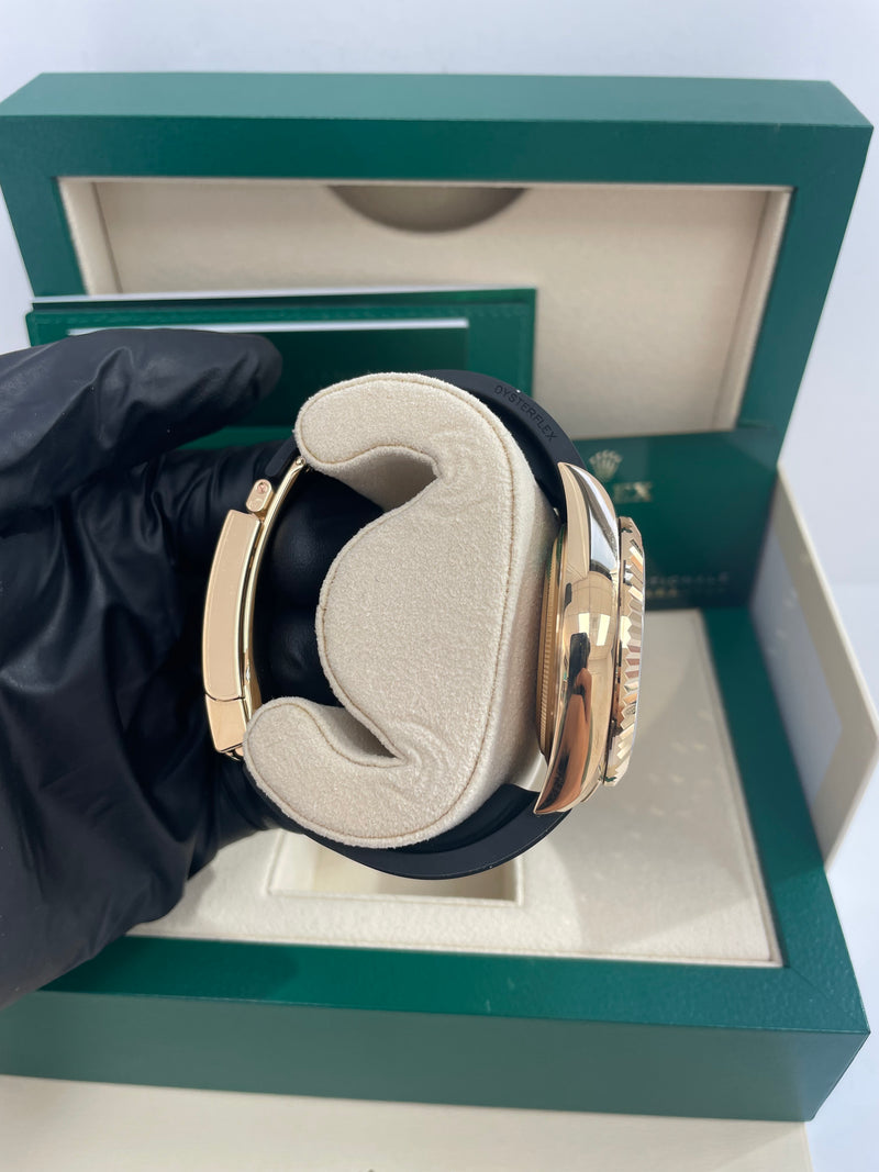 White Dial Watch - Black-42MM