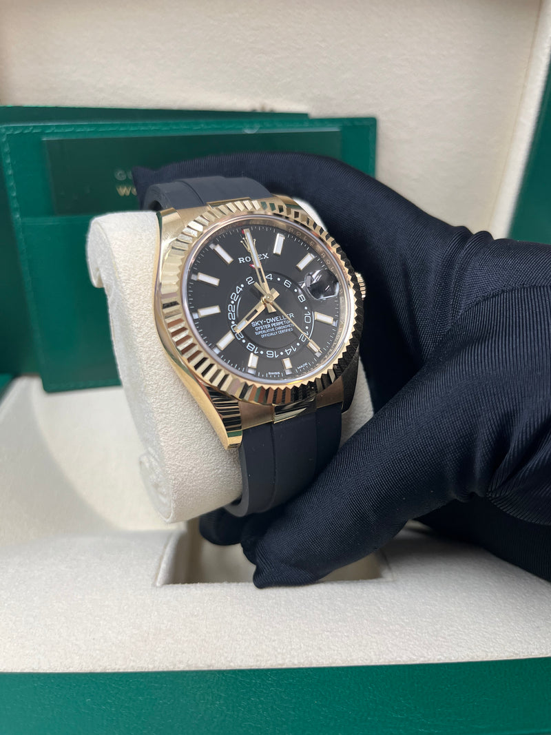 Black Dial Watch - Black-42MM