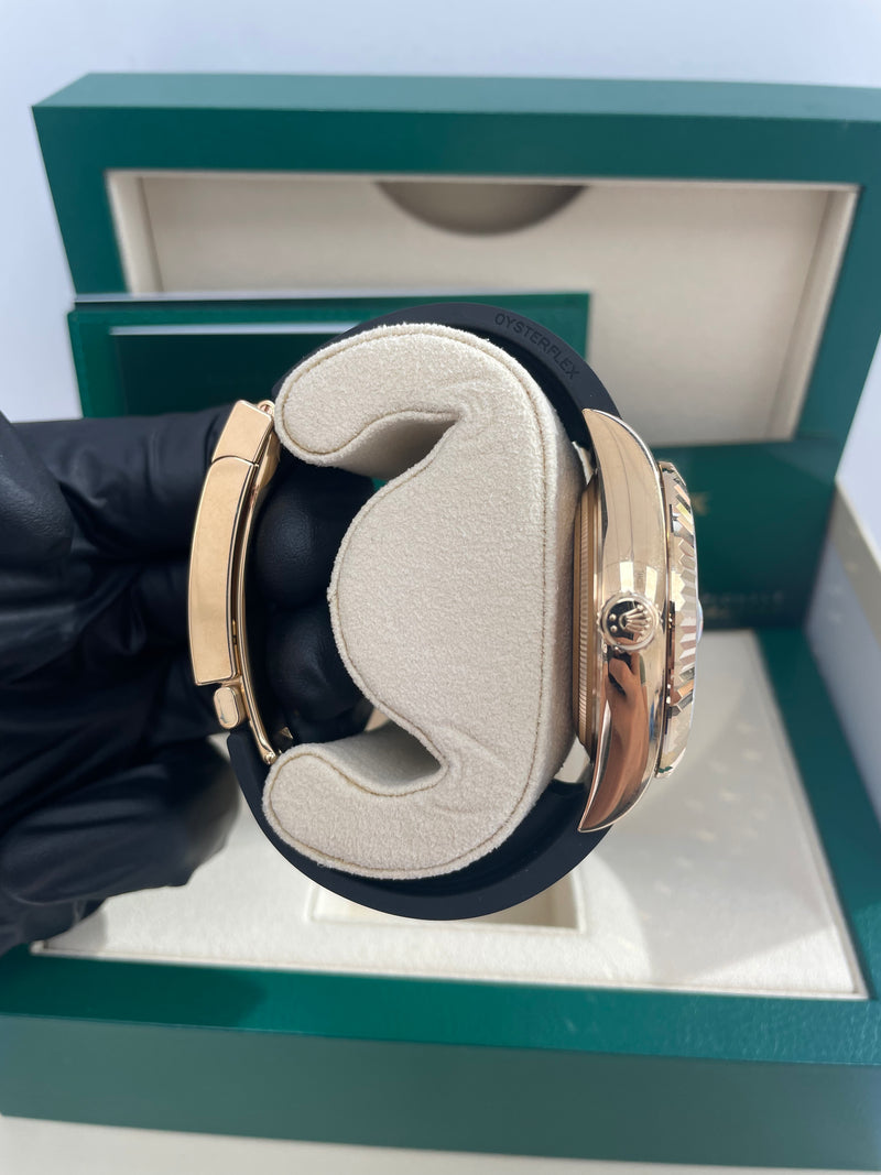 White Dial Watch - Black-42MM