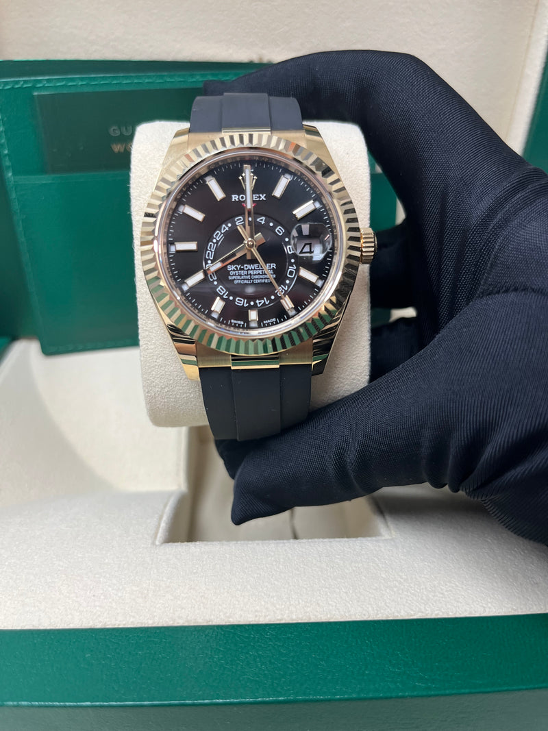 Black Dial Watch - Black-42MM