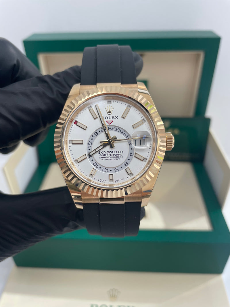 White Dial Watch - Black-42MM
