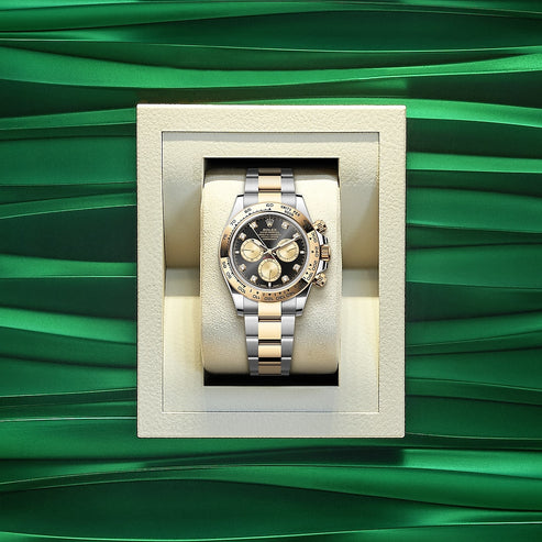 Shiny black dial - gold strap - 40MM