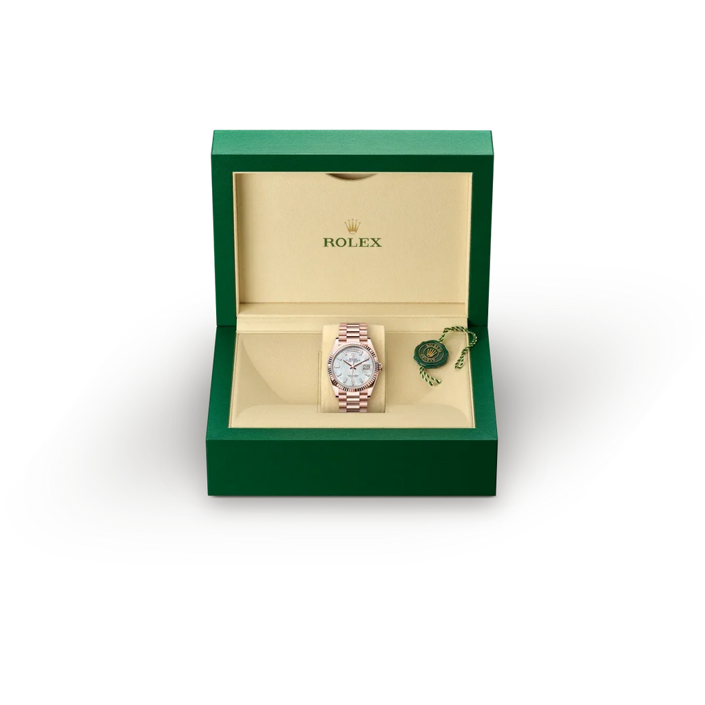 White dial - Gold strap - 36mm