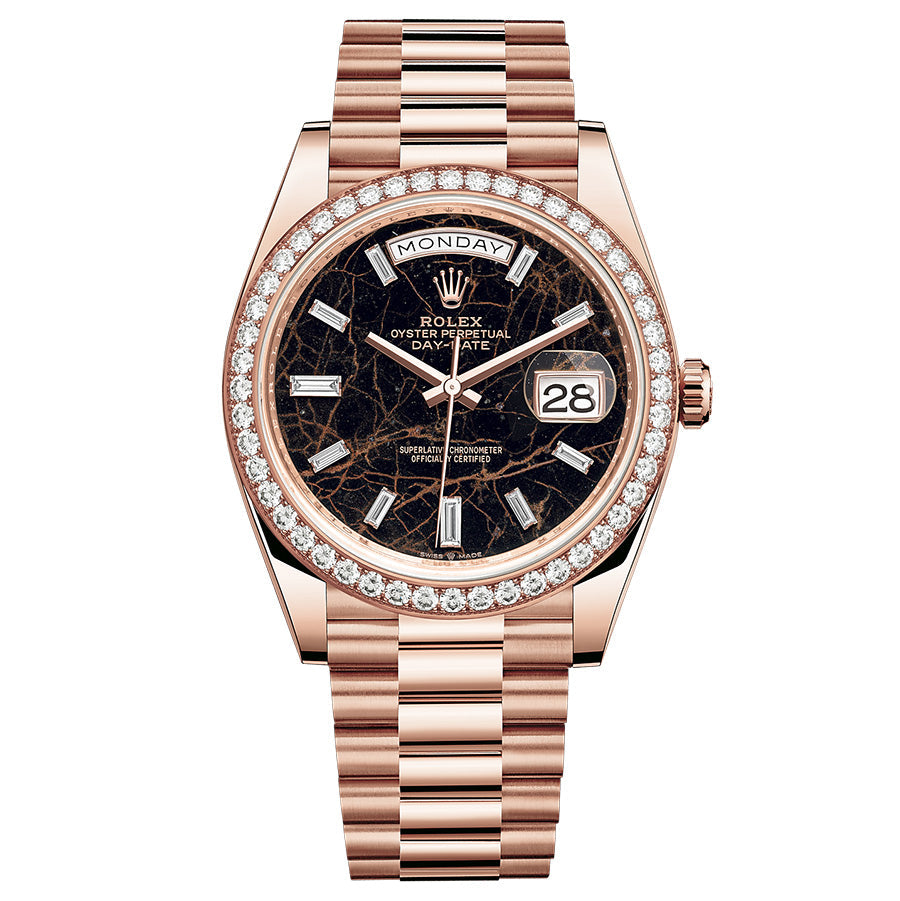 Black dial - Gold strap - 40 mm