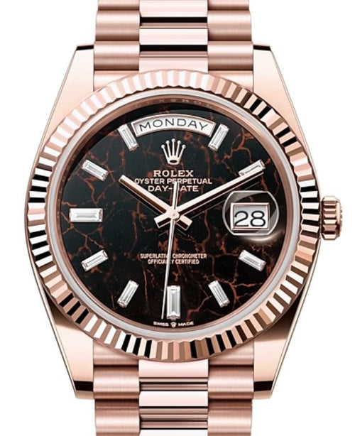 Black dial - Gold strap - 40 mm