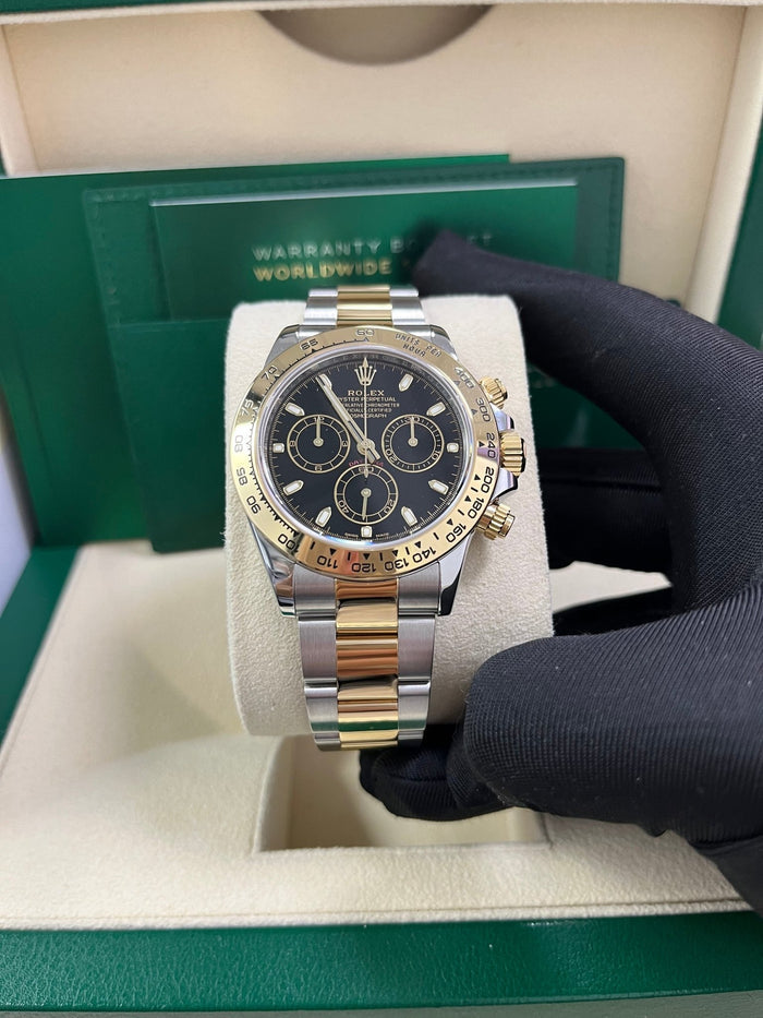 Black dial - Gold strap - 40MM