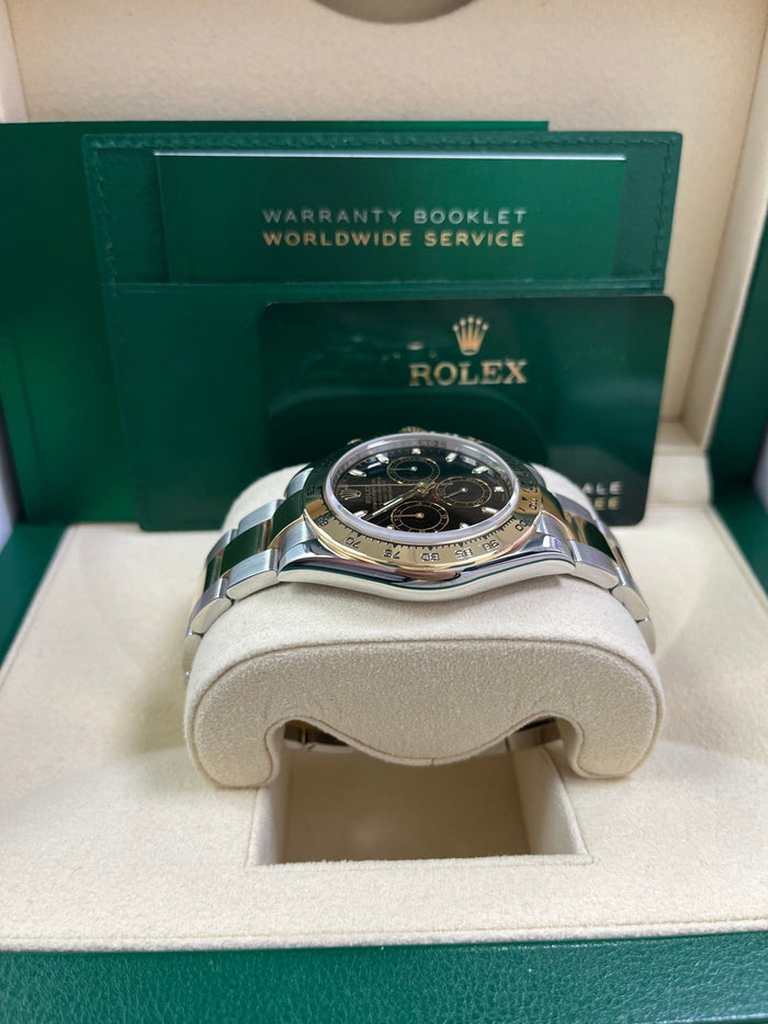 Black dial - Gold strap - 40MM