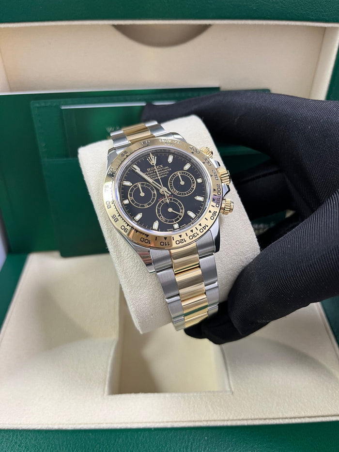 Black dial - Gold strap - 40MM