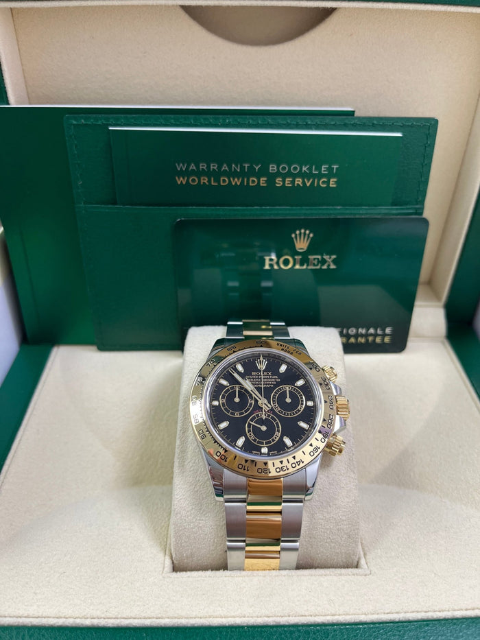 Black dial - Gold strap - 40MM
