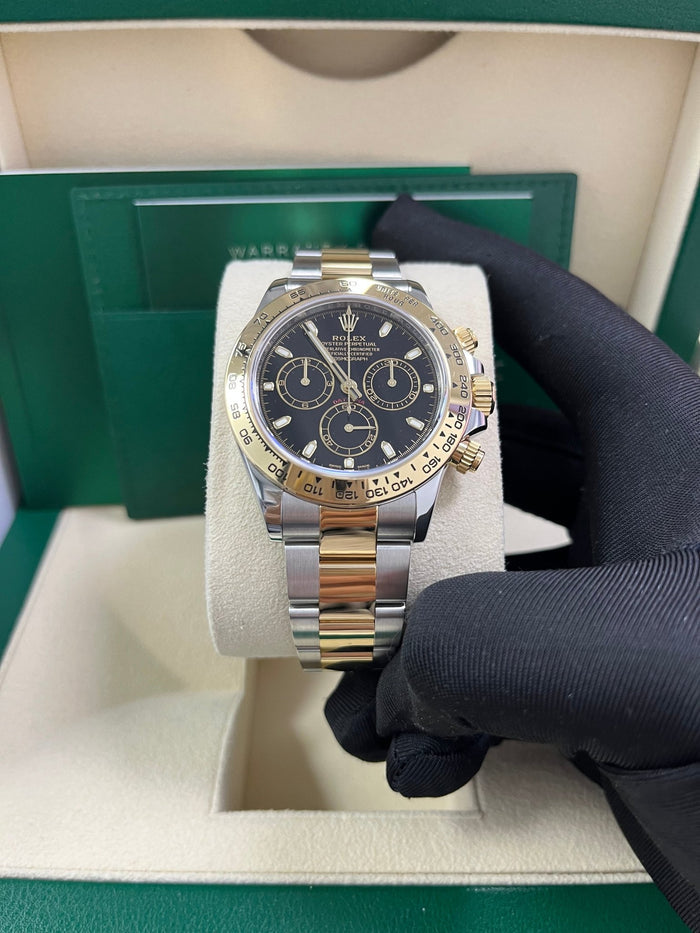Black dial - Gold strap - 40MM