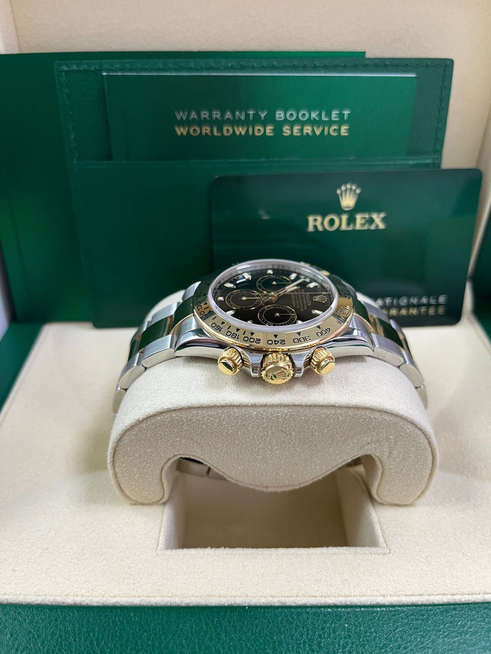 Black dial - Gold strap - 40MM