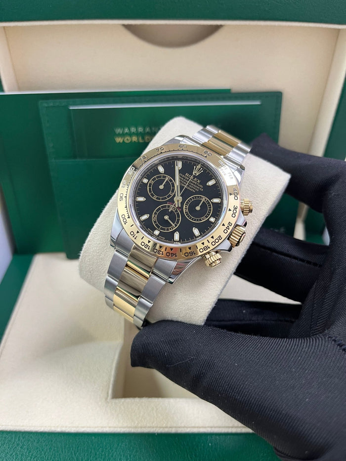 Black dial - Gold strap - 40MM