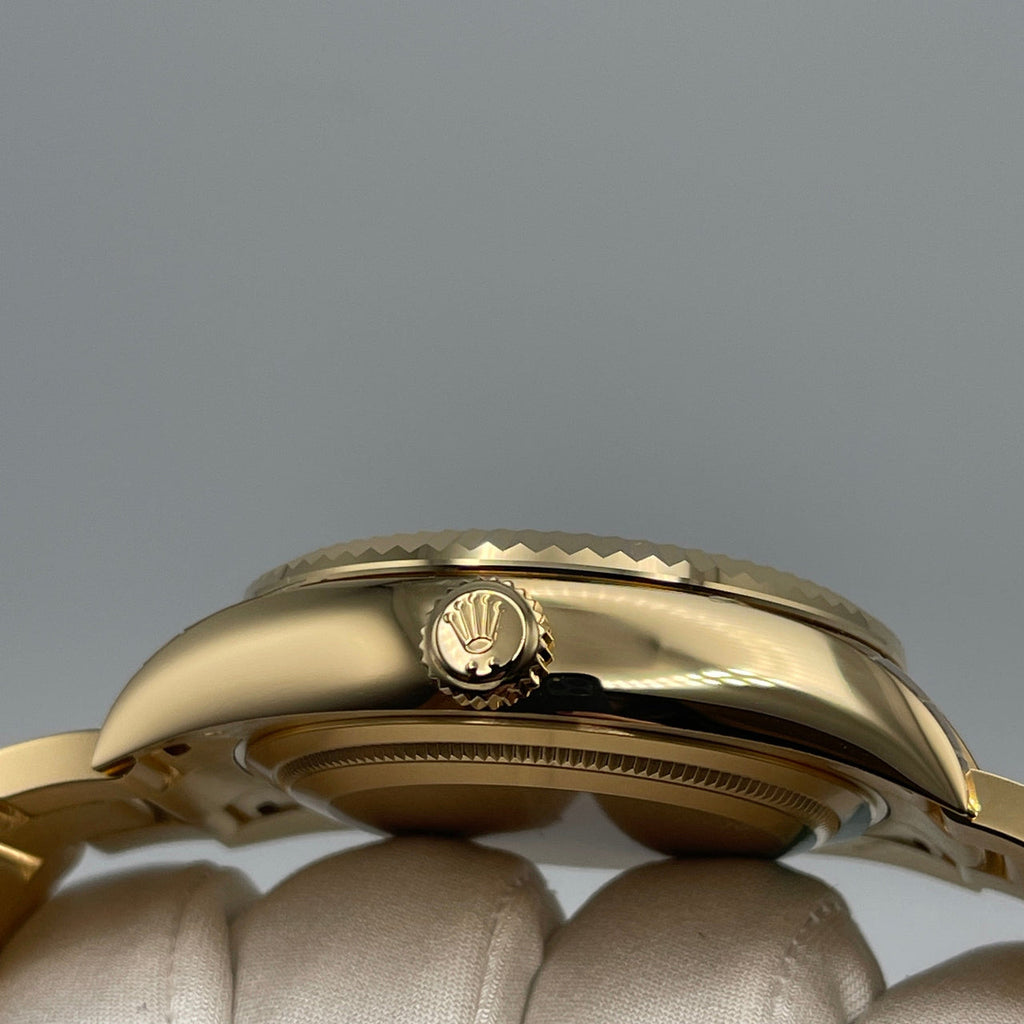 White Dial Watch - Gold-42MM