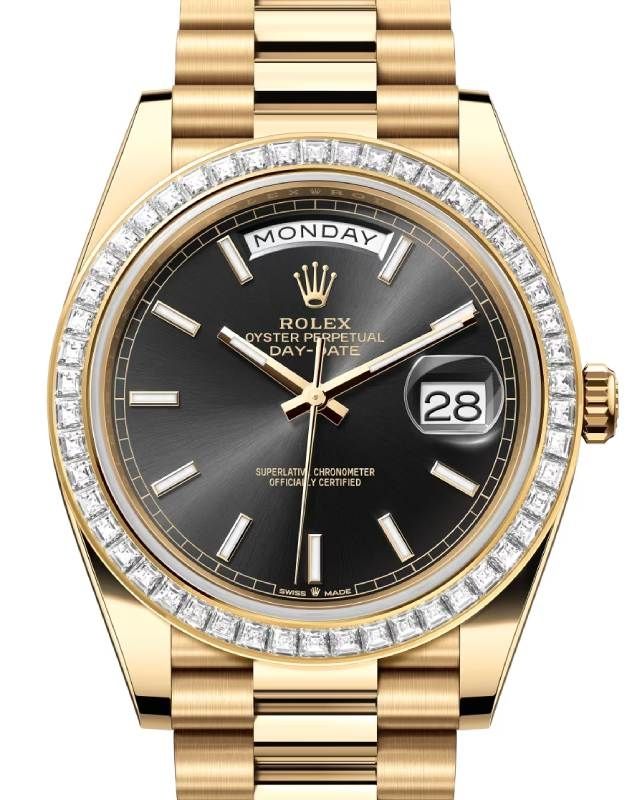 Black dial - Gold strap - 40mm