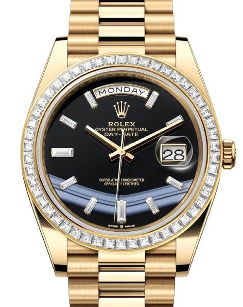 Black dial - Gold strap - 40mm