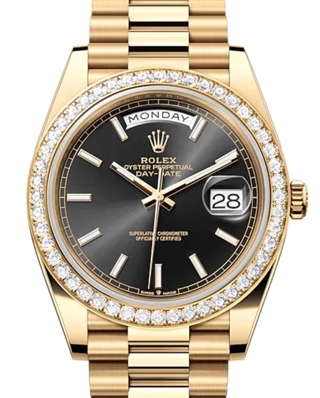 Shiny black dial - Gold strap - 40mm
