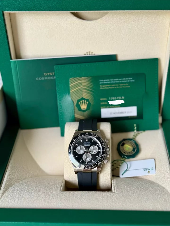 Shiny black dial - black strap - 40MM