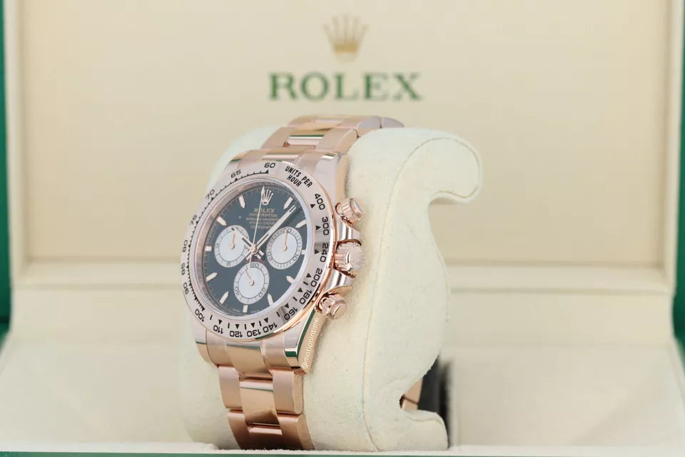 Shiny black dial - gold strap - 40MM